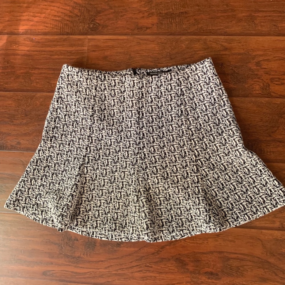 Banana Republic Black and White Skirt